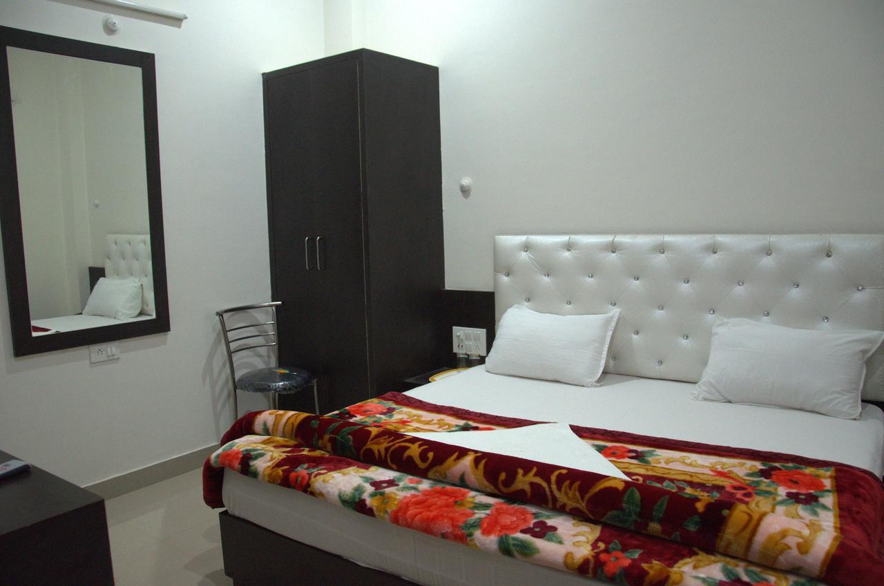 Hotel Mahabir Inn Mathura Zewnętrze zdjęcie